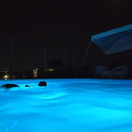 Malvasio Pool And Jacuzzi Alojamento de Acomodação e Pequeno-almoço 4*