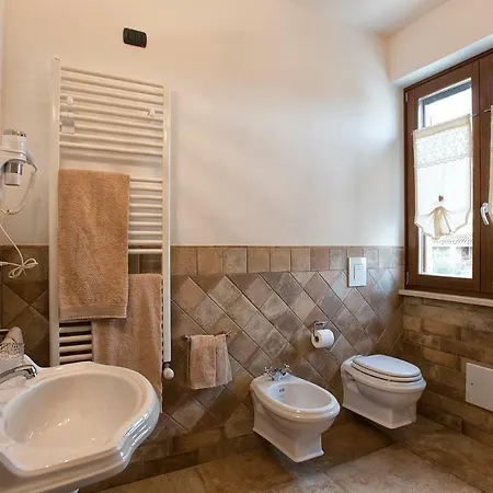 Villa Malvasio - Piscina & Suite Idromassaggio B&B