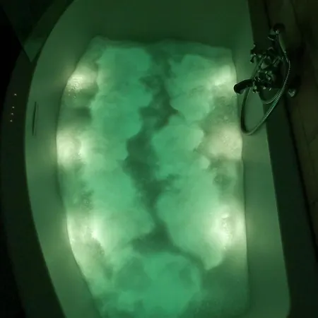 Malvasio Pool And Jacuzzi 사사리