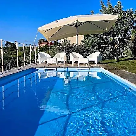 Malvasio - Piscina & Idromassaggio Couette-café
